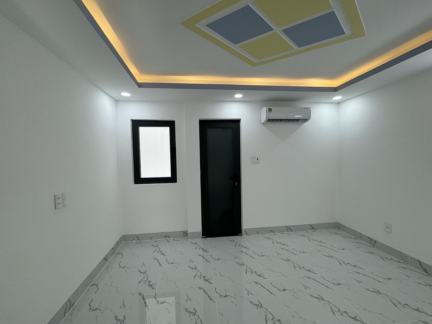 Nhà 3 lầu (3,7m x 12,5m= 43m2 công nhận đủ - vuông vức) 5 phòng ngủ hẻm ôtô 7 chỗ Nguyễn Bỉnh Khiêm